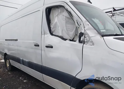 2019 Mercedes-Benz Sprinter 2500 High Roof V6 из США, поврежденный, VIN WD3PF1CD3KP052616